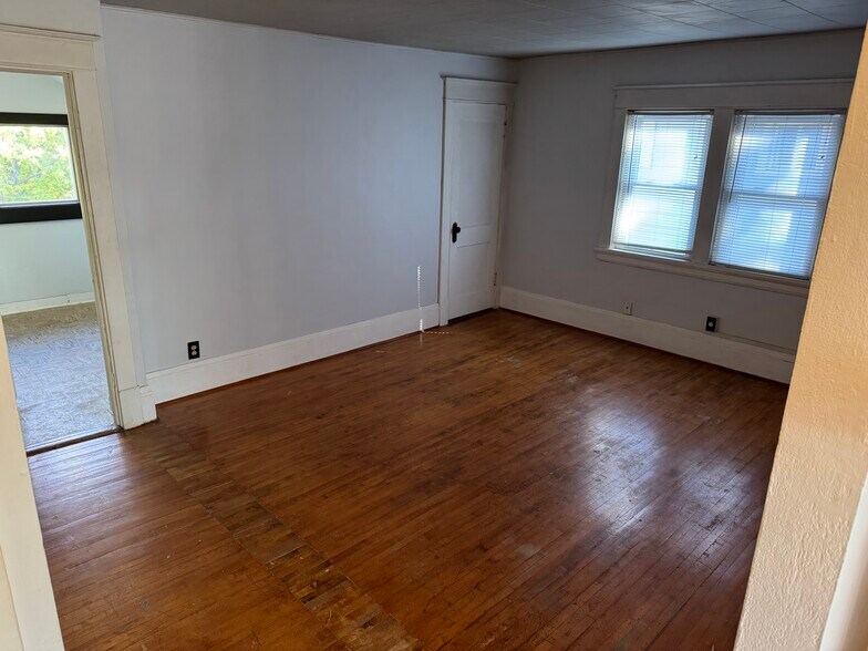 Building Photo - 730 Como Ave