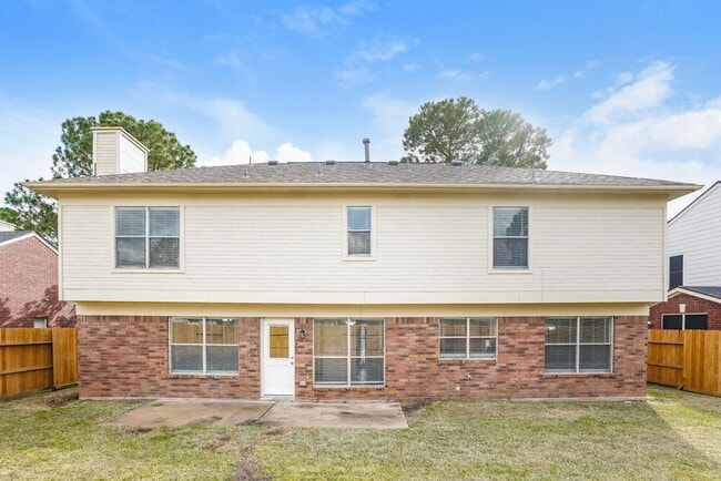 Building Photo - 18162 Holly Green Dr