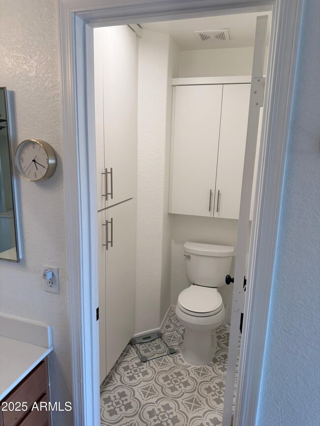 Building Photo - 17371 W Coyote Trail Dr