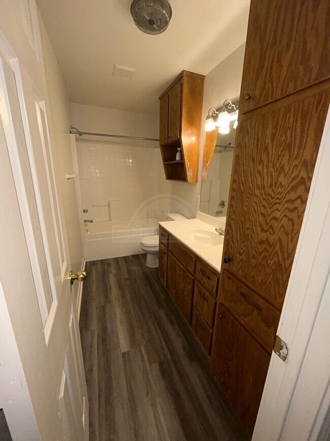 Building Photo - 2204 Wright Way