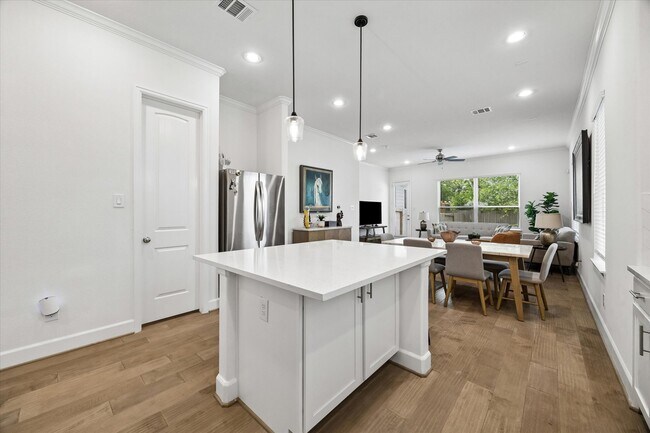 Building Photo - 311 Sikes St