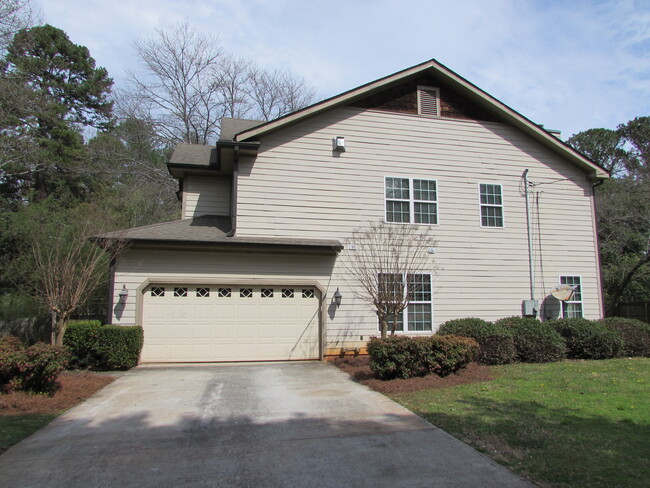 Building Photo - 5782 Lilburn Stone Mountain Rd