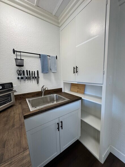 Building Photo - 3563 Promontory St