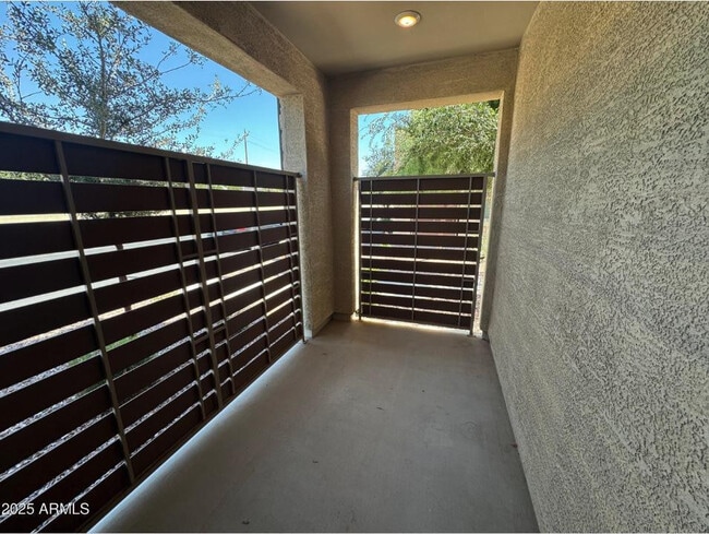 Building Photo - 775 E Furness Dr