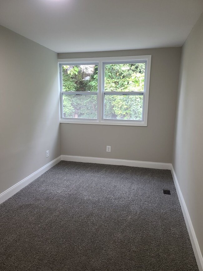 Building Photo - Newly Renovated Townhome Coming Soon!