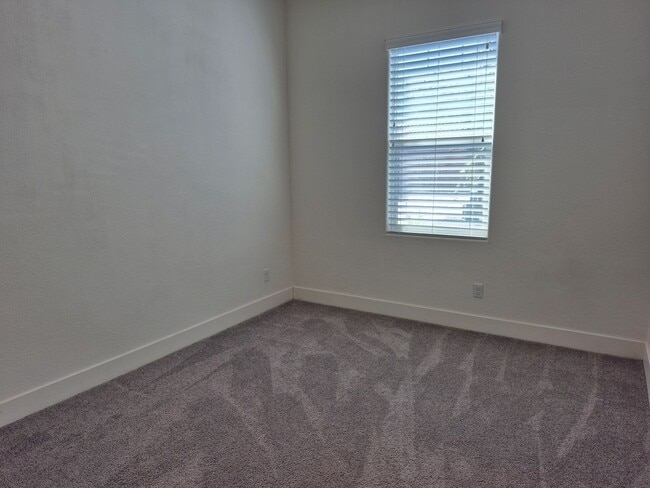 Building Photo - Adorable 4 bedroom 3 Bath with Loft