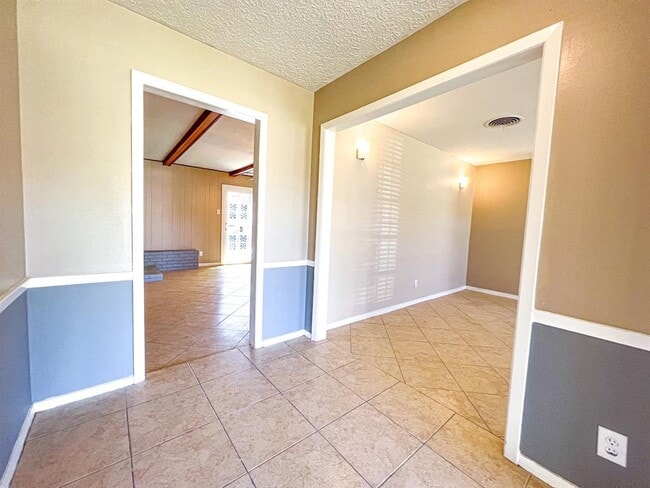 Building Photo - 2815 Monticello Dr