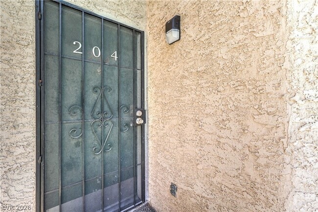 Building Photo - 460 Elm Dr