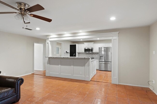 Building Photo - 21 Larkwood Ln