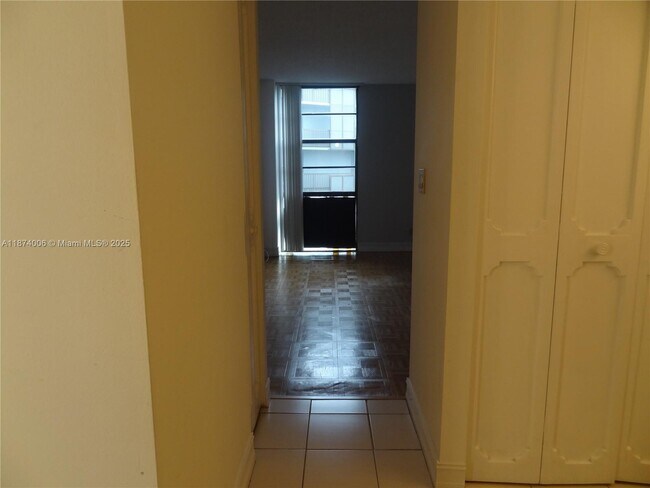 Building Photo - 3401 N Country Club Dr