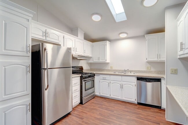 Building Photo - 5620 Hobble Creek Dr