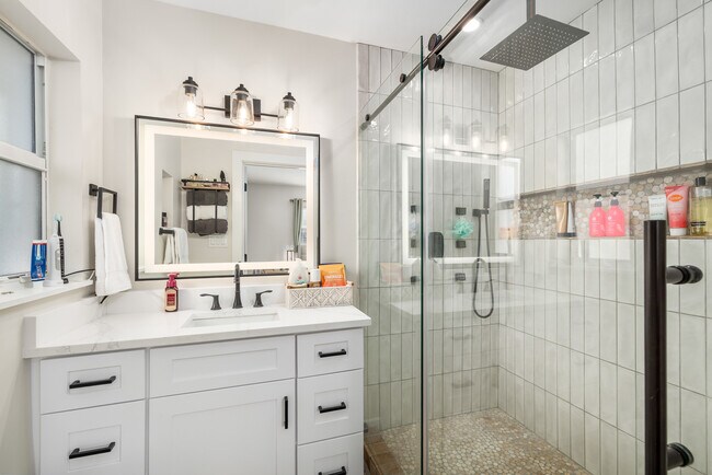 Building Photo - 987 Boca Ciega Isle Dr