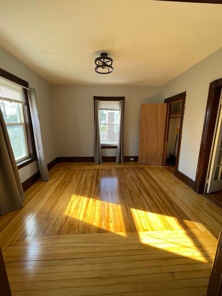 Building Photo - 56 Blucher St