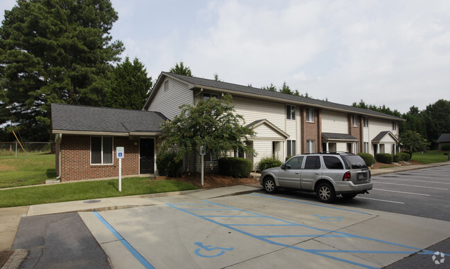 Primary Photo - Huntington Square Apartments