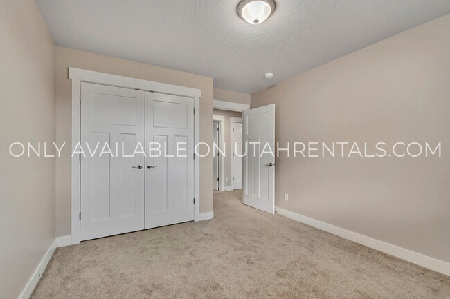 Building Photo - 1638 E Aspen Loop