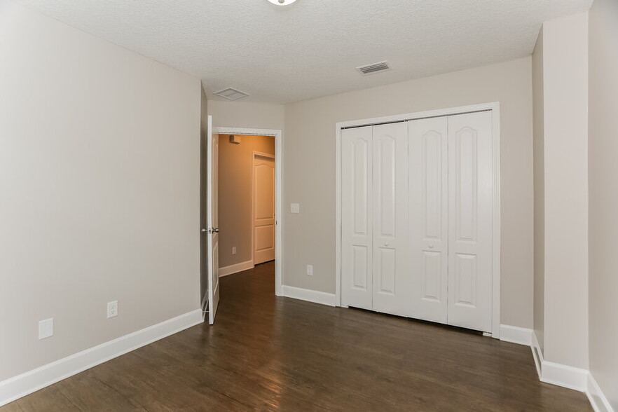 Building Photo - 45089 Weaver Cir