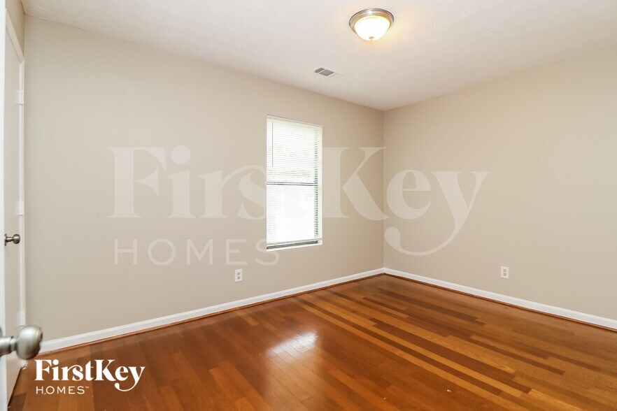 Building Photo - 3346 Clevemont Way