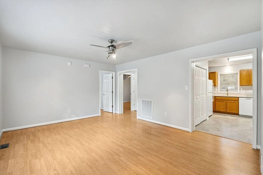 Building Photo - 6 Commercial Row