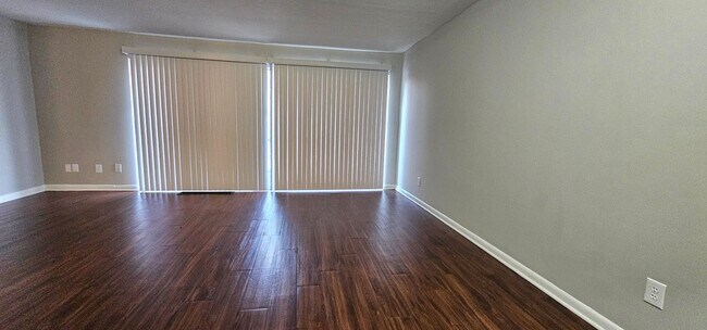 Building Photo - 3809 Briar Pl