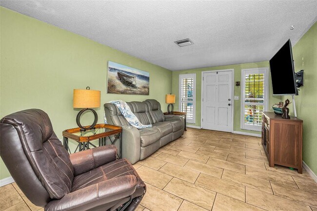 Building Photo - 1000 Crane Ct