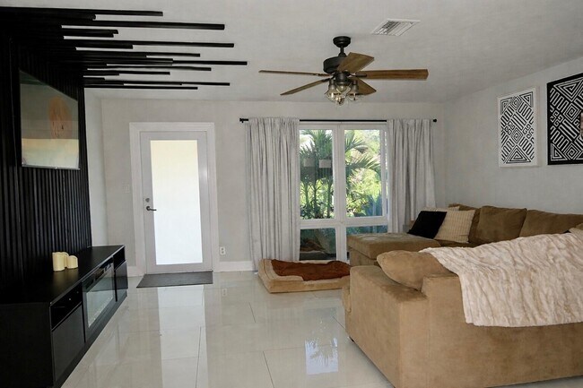 Building Photo - 1820 SW 36th Ave