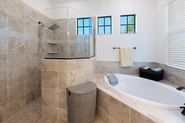 Building Photo - 5553 Mulligan Way