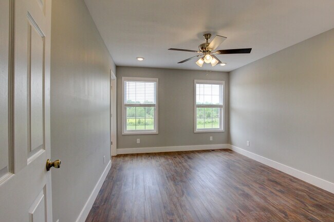 Building Photo - 5821 Highland Lick Rd