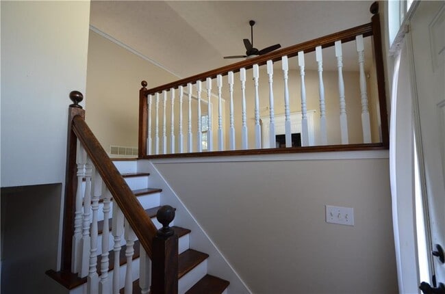 Building Photo - 79 Viola Dr