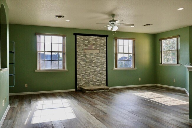 Building Photo - 369 James Cir