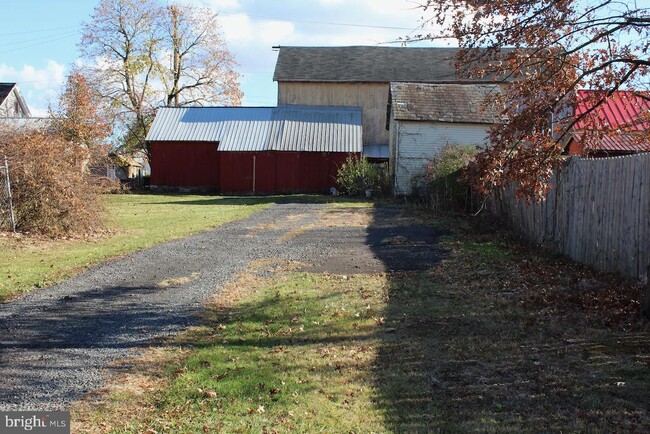 Building Photo - 3082 Bedminster Rd