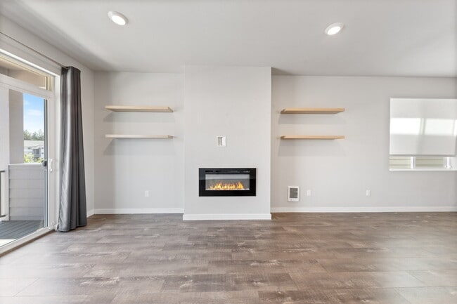Building Photo - Charming 2-Bed with 2.5 Baths in Newberg