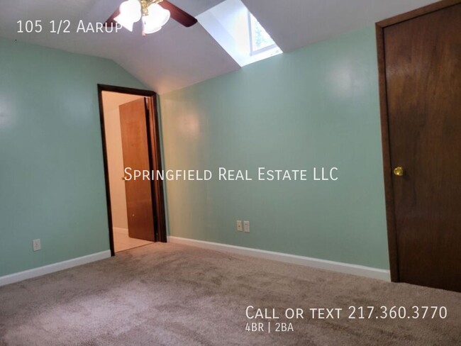 Building Photo - Spacious 4 Bed, 2 Bath Apartment with Mode...