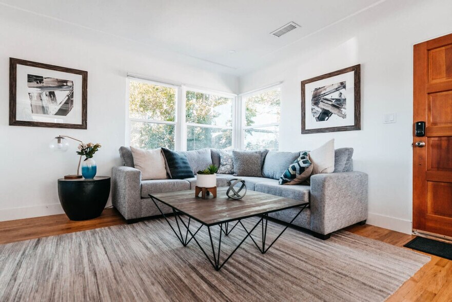 Primary Photo - 4127-29 Vermont St