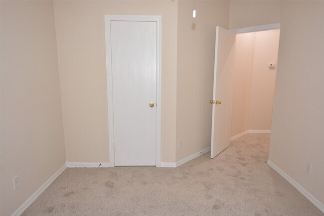 Building Photo - 21399 Forest Colony Dr