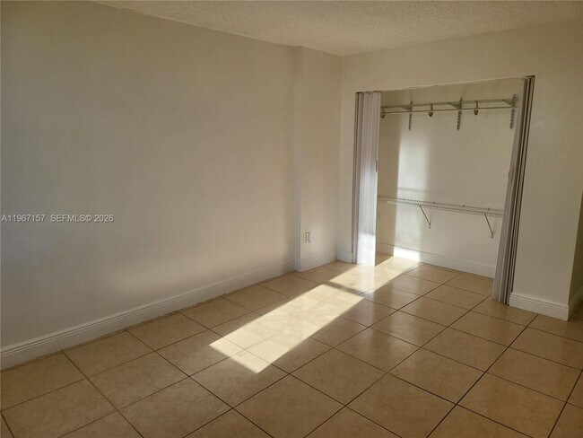 Building Photo - 14611 N Kendall Dr