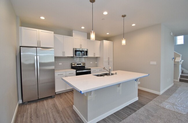 Building Photo - $4,290 / 4 BR - STUNNING NEWER MODEL TOWN HOME IN CENTRAL FREMONT