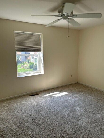 Building Photo - 9012 Piney Grove Dr