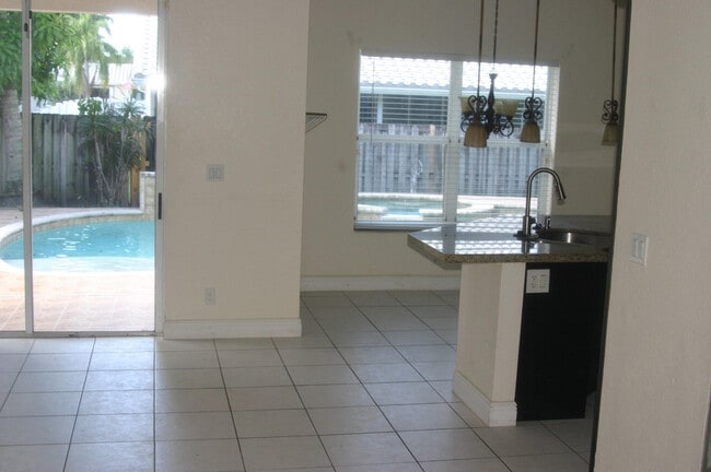 Building Photo - 7588 Parkside Ln