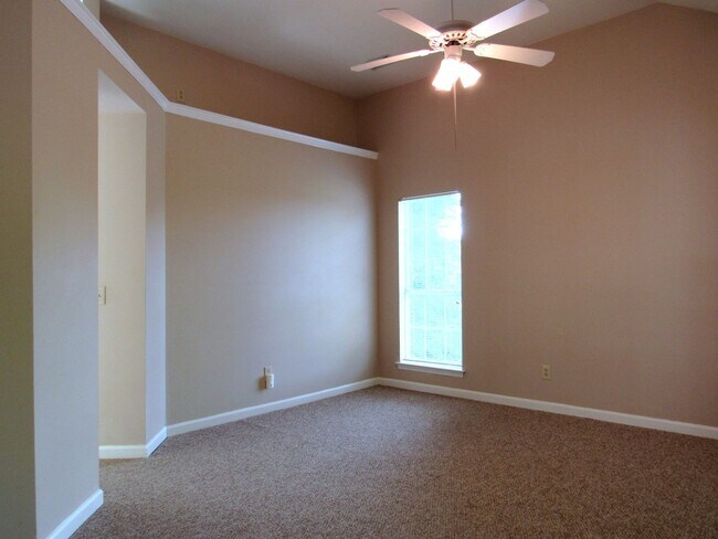 Building Photo - Beautiful 3 bed 2.5 bath Franklin Home