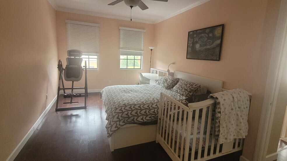 primary bedroom - 1049 Blackwater Dr
