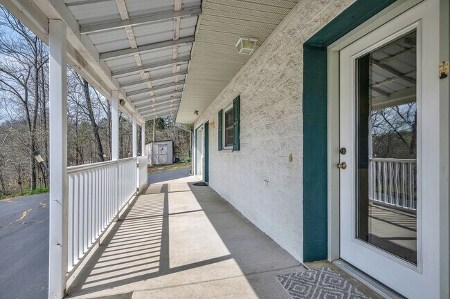 Building Photo - 7506 Sleepy Hollow Rd