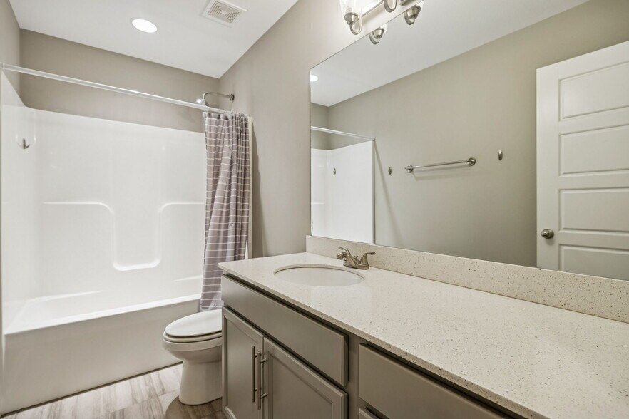 Building Photo - 3219 Clemons Cir