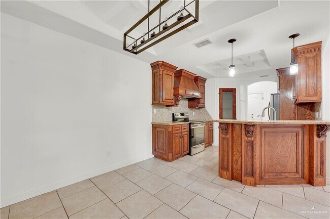 Building Photo - 2523 Yellow Rose Dr