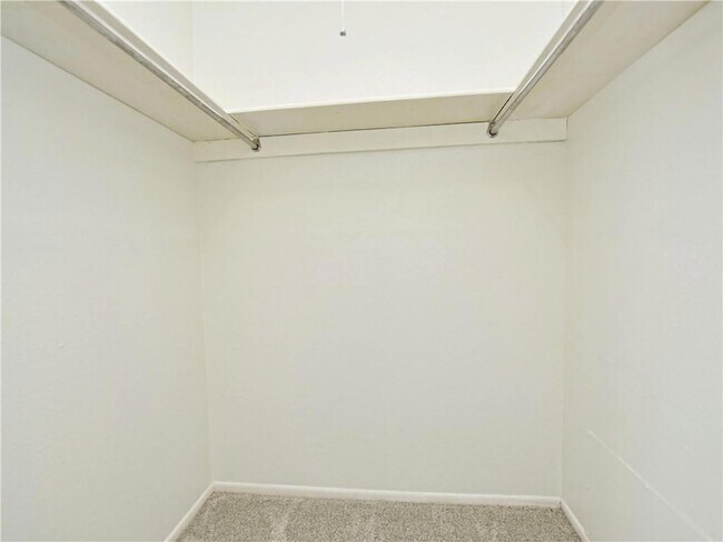 Building Photo - 2425 Ashdale Dr
