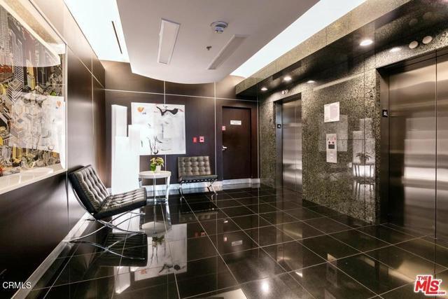 Building Photo - 655 S Hope St