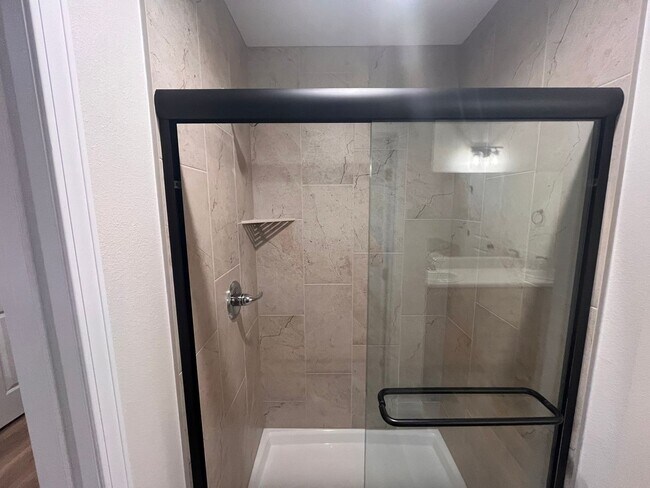 Building Photo - Beautiful, brand-new, 3-bedroom, 2-bath home in Nixa with a 3-car garage.