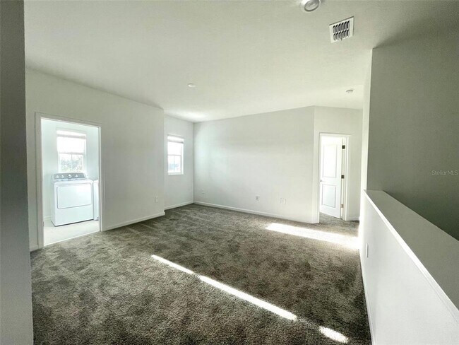 Building Photo - 6231 Lakepine St