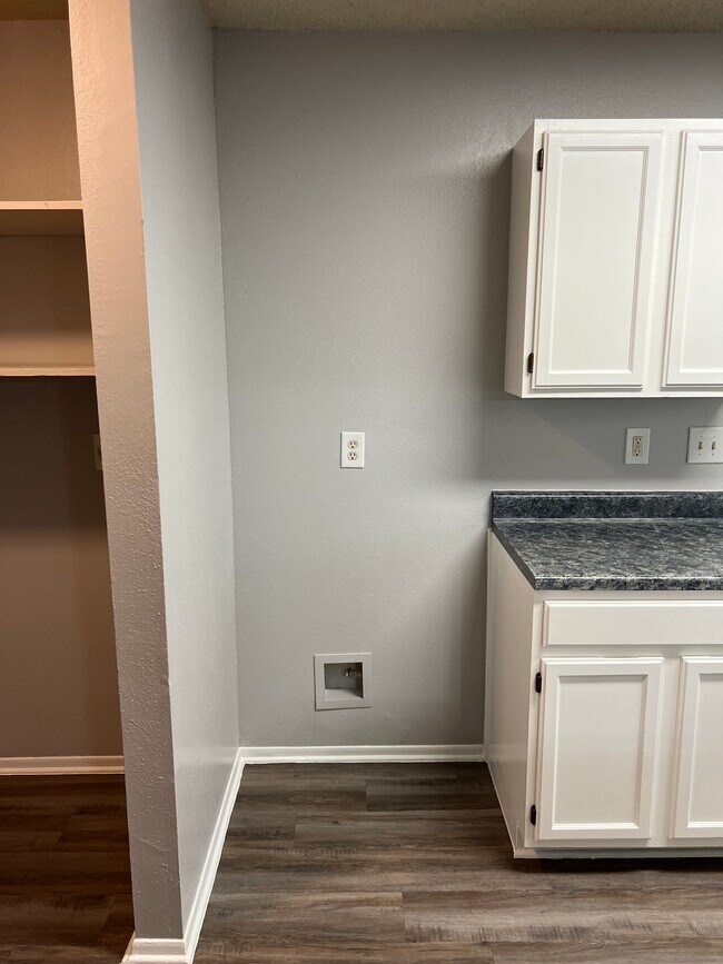 Building Photo - 9713 Village Briar