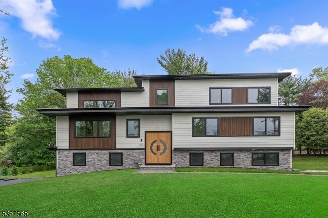 Building Photo - 148 Great Hills Rd