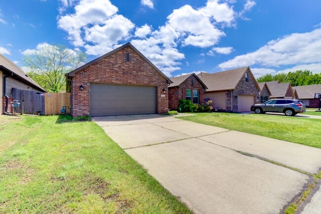 Building Photo - 3 Bed / 2 Bath in Prime Broken Arrow Location